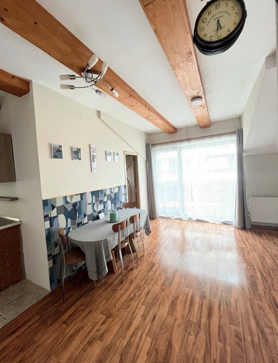 Apartament de 3 camere, 56 mp, parcare, zona Teilor