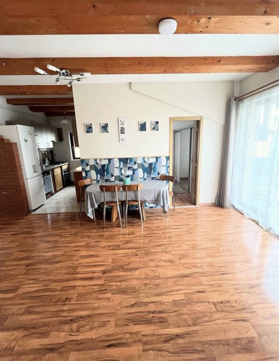 Apartament de 3 camere, 56 mp, parcare, zona Teilor