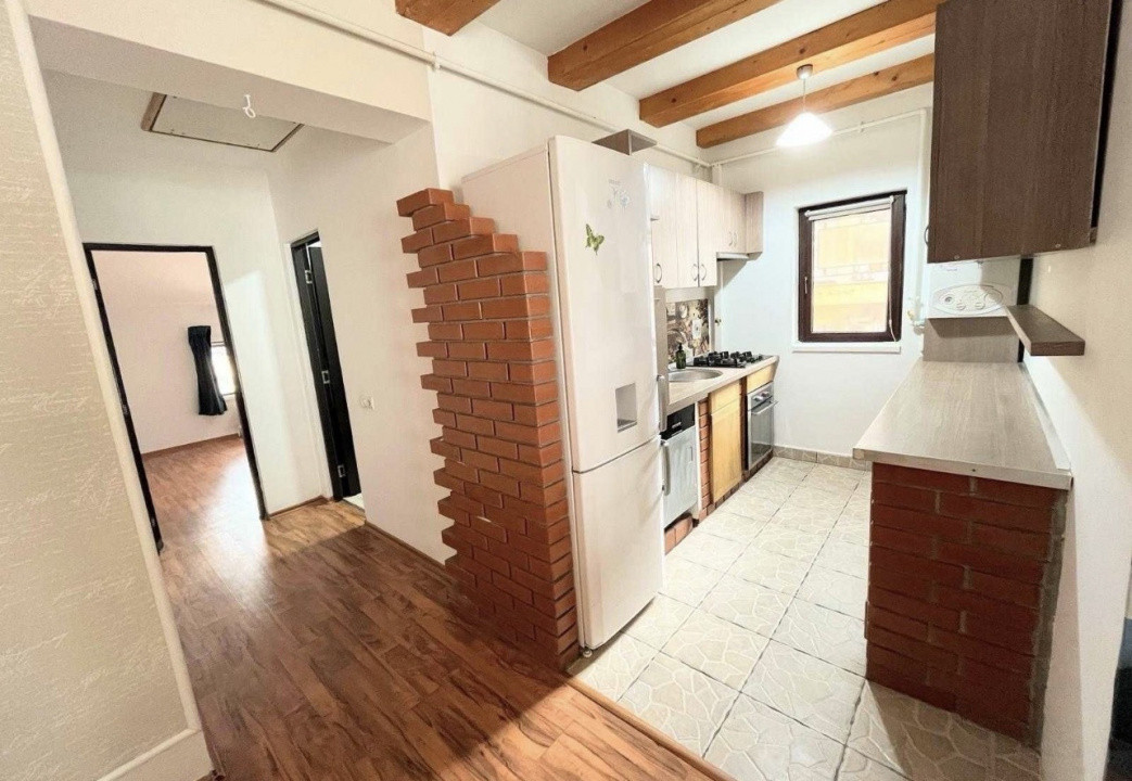 Apartament de 3 camere, 56 mp, parcare, zona Teilor