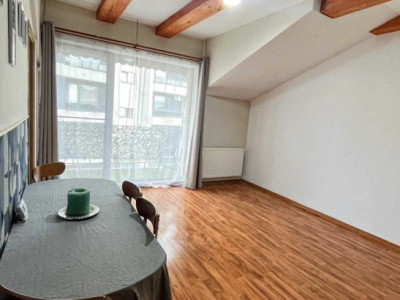 Apartament de 3 camere, 56 mp, parcare, zona Teilor