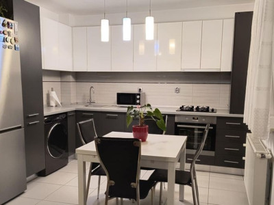 Apartament de 3 camere, 67 mp, 2 balcoane, zona Tineretului