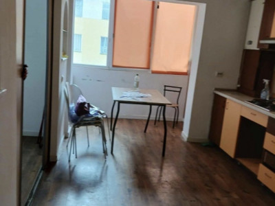 Apartament de 2 camere, 44 mp, parcare, zona Terra