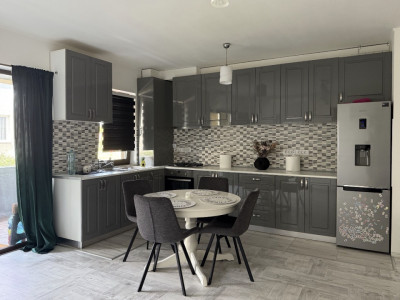 Apartament de 3 camere, 2 bai, 63 mp, parcare, zona Sesul de sus