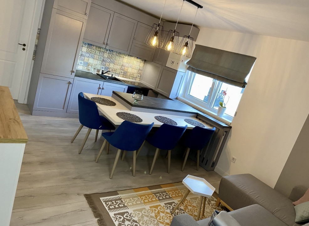 Apartament de 3 camere, 56 mp, garaj subteran, Zona Razoare