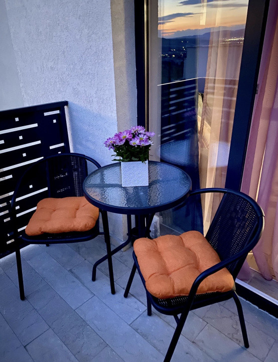 Apartament de 3 camere, 56 mp, garaj subteran, Zona Razoare