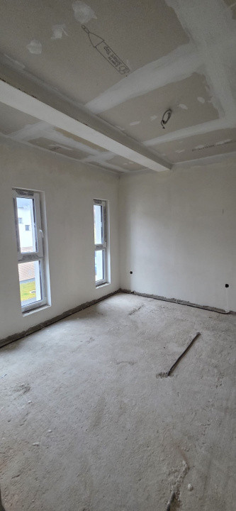 Casa de 4 camere, 108 mp utili, 40 mp curte, doua parcari, Zona Urusagului