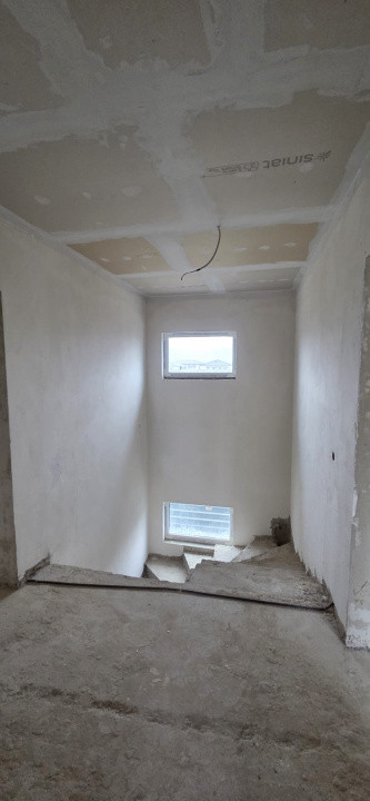 Casa de 4 camere, 108 mp utili, 40 mp curte, doua parcari, Zona Urusagului