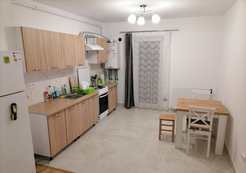 Apartament de 2 camere, 44 mp, parcare, zona Florilor