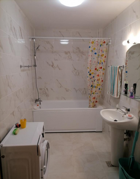 Apartament de 2 camere, 44 mp, parcare, zona Florilor