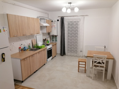 Apartament de 2 camere, 44 mp, parcare, zona Florilor