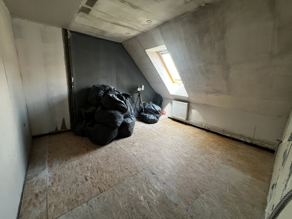 Triplex 80 mp utili, 40 mp curte, parcare, Zona Eroilor