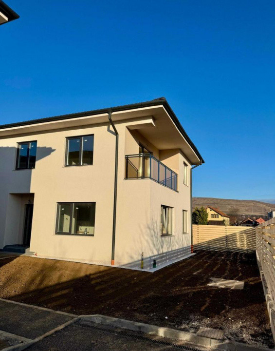 Duplex de 4 camere, 124 mp utili, 260 mp teren,  zona Avram Iancu