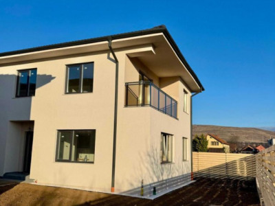 Duplex de 4 camere, 124 mp utili, 260 mp teren,  zona Avram Iancu