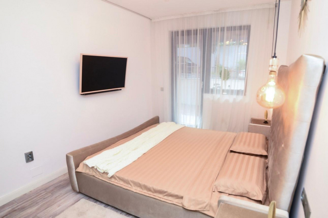 Apartament de 3 camere, 60 mp, 37 mp gradina, zona Vivo