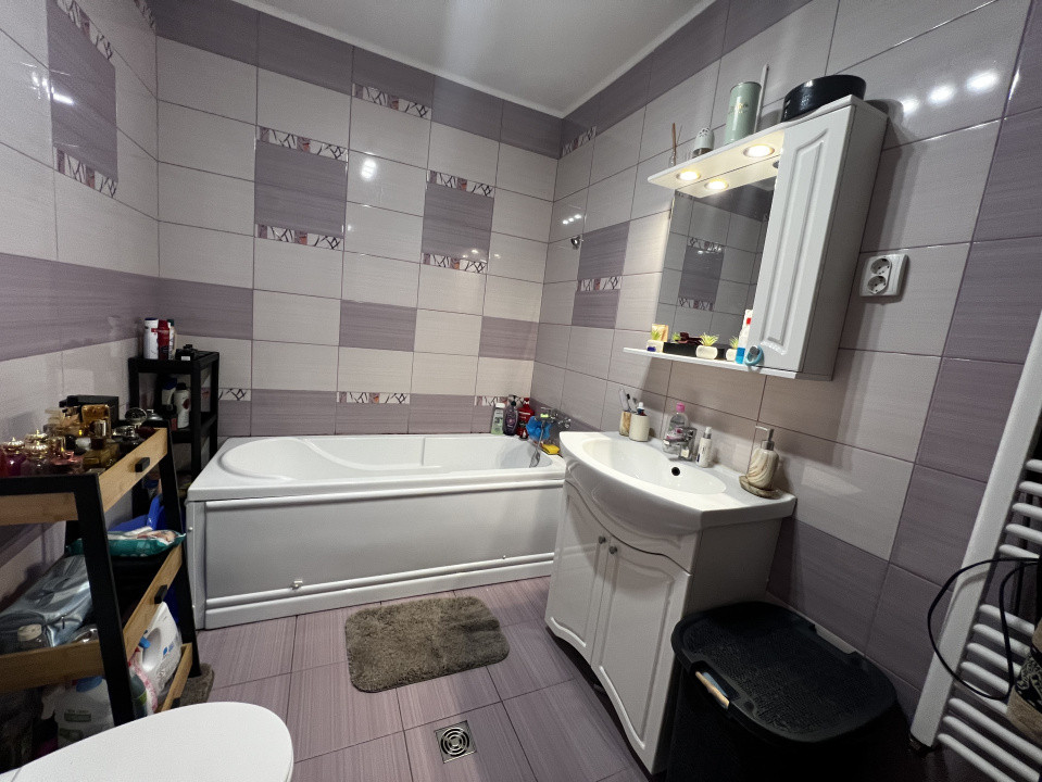 Apartament de 3 camere, 57mp utili, garaj, zona Vivo