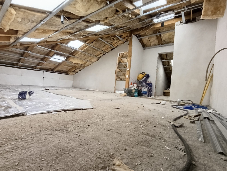 Apartament la pod, 275 mp, parcare, str Abatorului