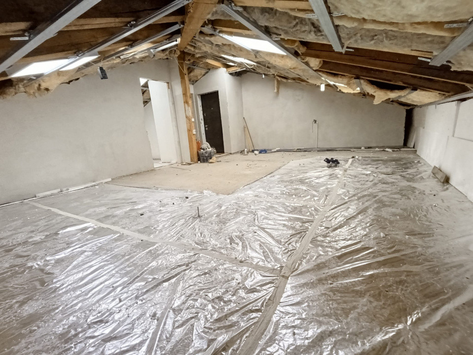 Apartament la pod, 275 mp, parcare, str Abatorului