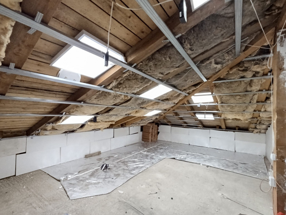 Apartament la pod, 275 mp, parcare, str Abatorului