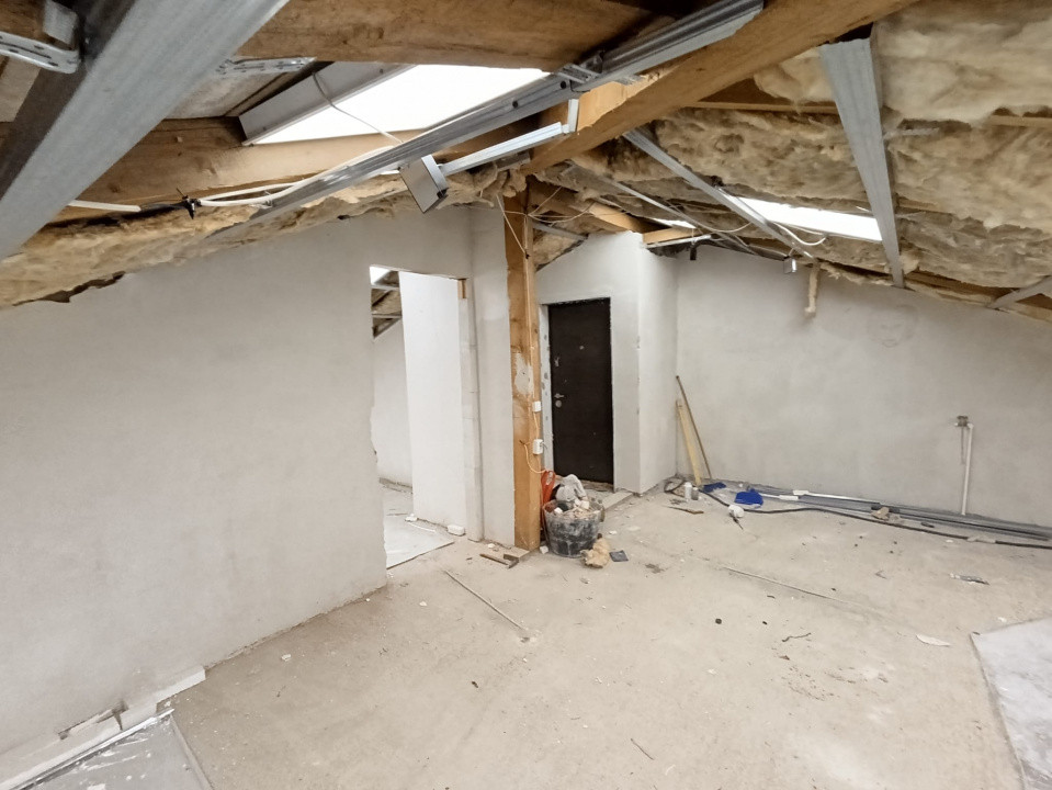 Apartament la pod, 275 mp, parcare, str Abatorului