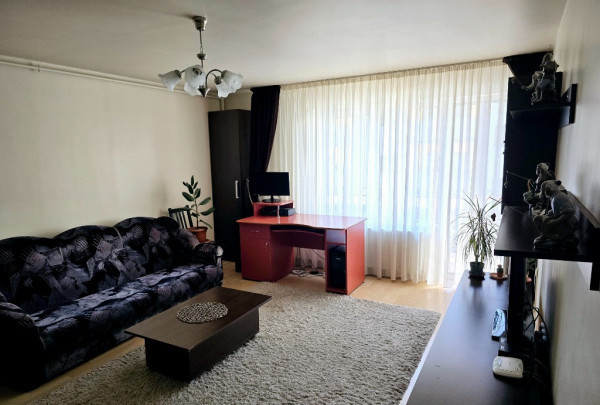 Apartament de 3 camere, mobilat, utilat, etaj intermediar, zona Teilor