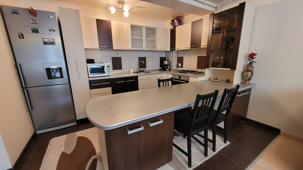 Apartament de 3 camere, mobilat, utilat, etaj intermediar, zona Teilor
