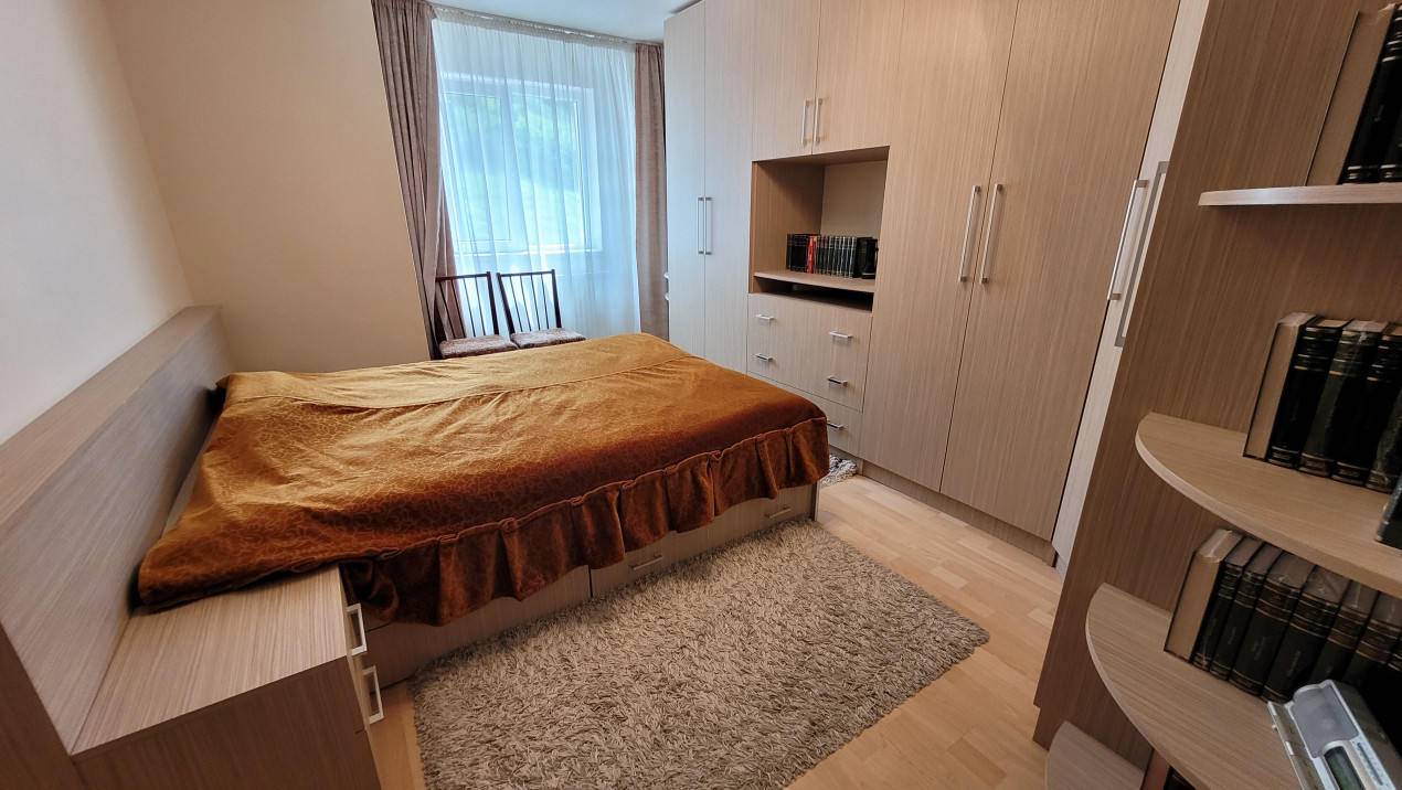 Apartament de 3 camere, mobilat, utilat, etaj intermediar, zona Teilor