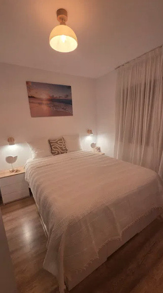 Apartament cochet de 2 camere, loc de parcare, strada 