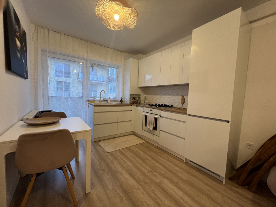 Apartament cochet de 2 camere, loc de parcare, strada 