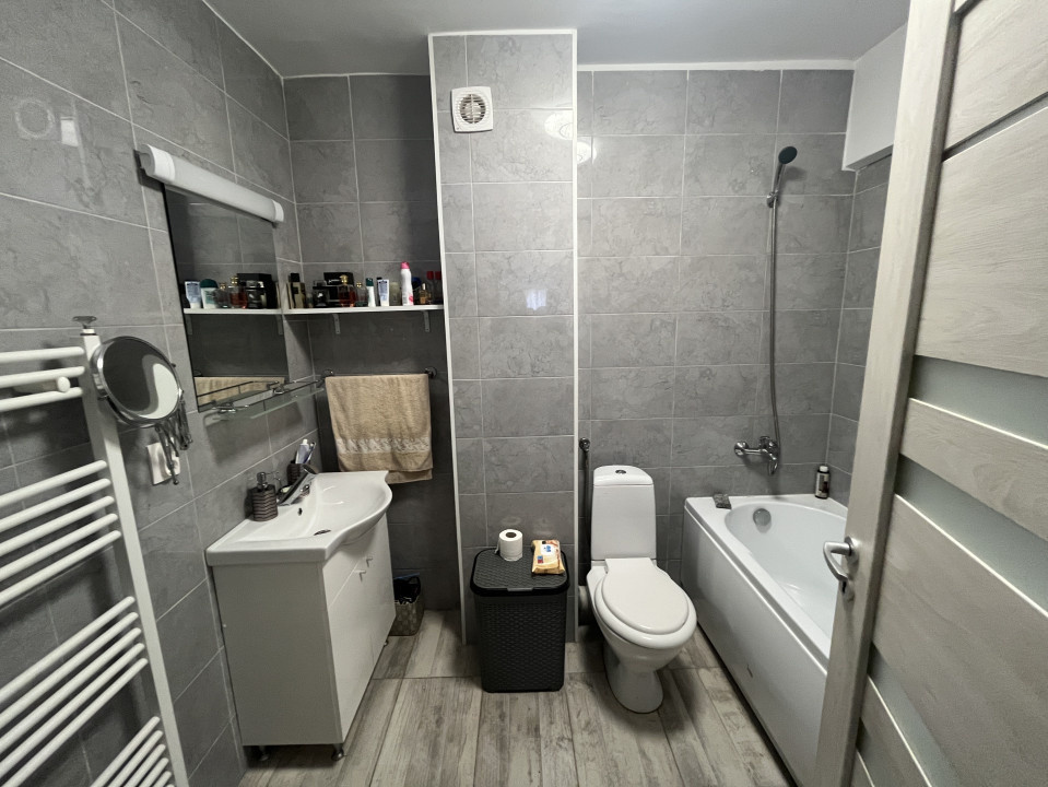 Apartament de 3 camere, 66 mp, parcare, zona Lidl