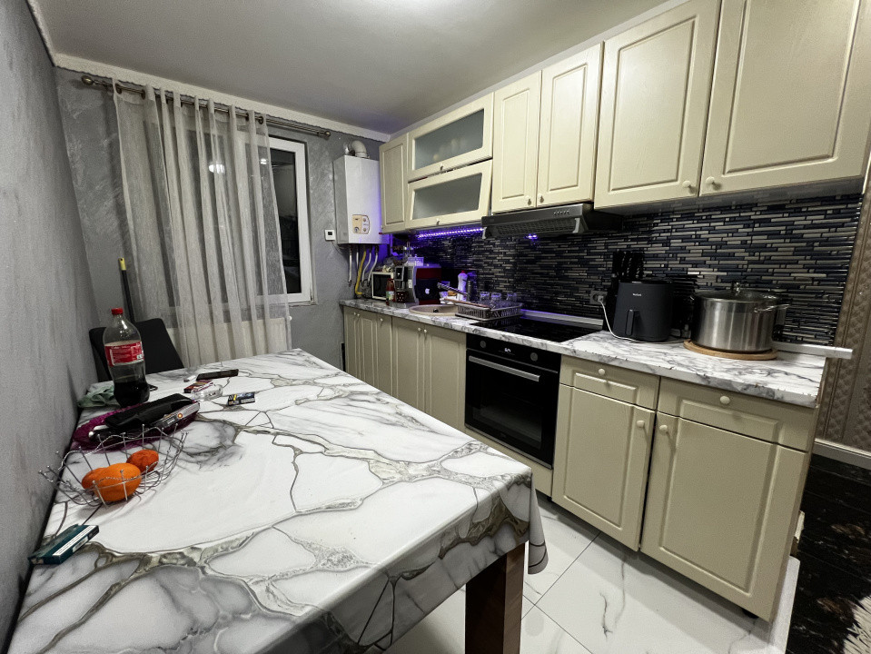 Apartament de 3 camere, 70mp, parcare, zona Porii