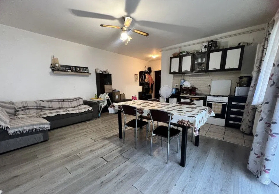 Apartament de 3 camere, 60 mp, gradina 85 mp, str Eroilor