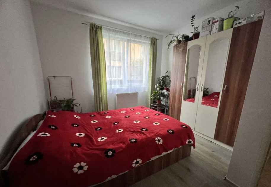 Apartament de 3 camere, 60 mp, gradina 85 mp, str Eroilor