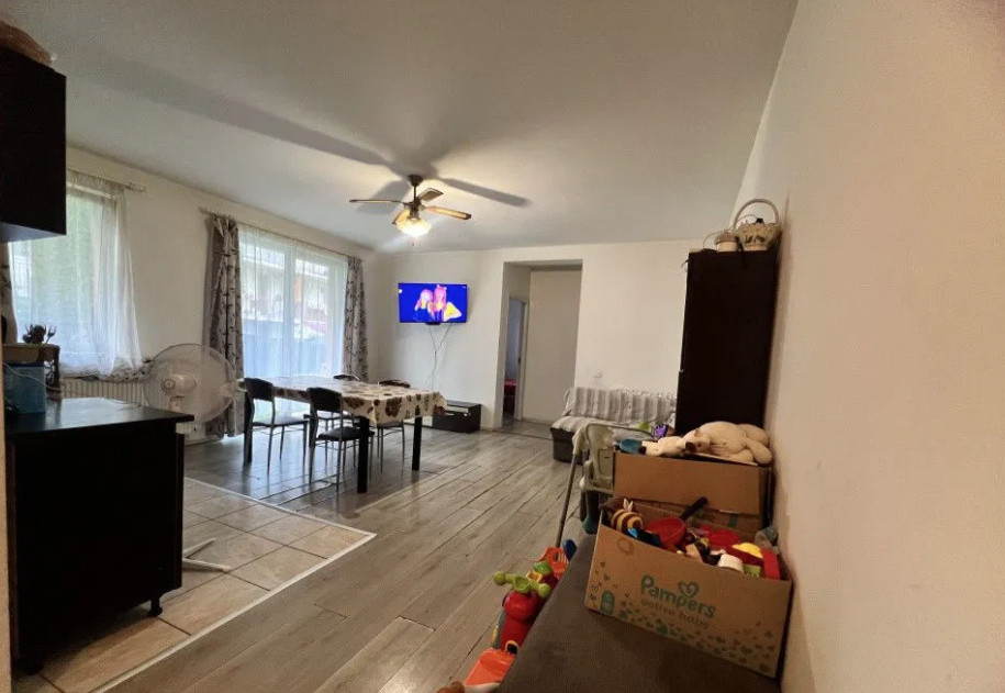 Apartament de 3 camere, 60 mp, gradina 85 mp, str Eroilor