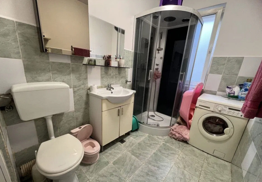 Apartament de 3 camere, 60 mp, gradina 85 mp, str Eroilor