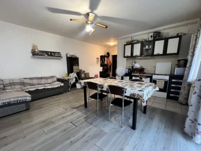 Apartament de 3 camere, 60 mp, gradina 85 mp, str Eroilor