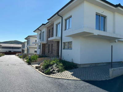 Duplex De 4 Camere, 97mp, Zona Teilor