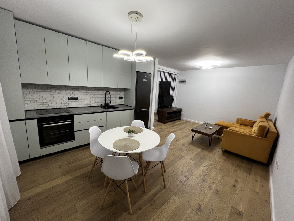 Apartament de 2 camere, 43 mp, parcare, zona Eroilor