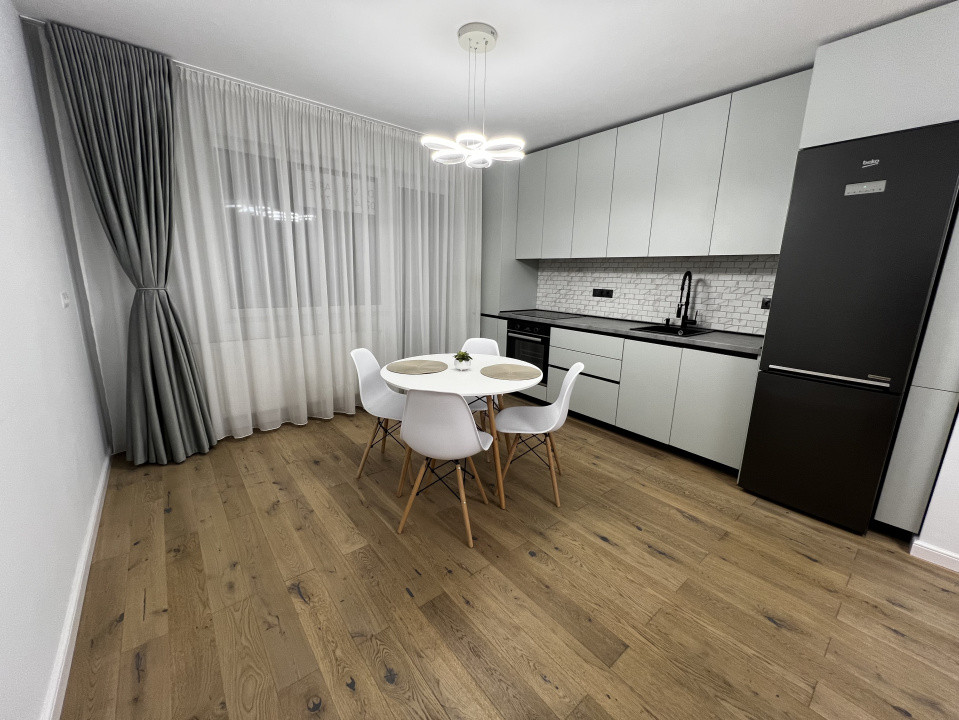 Apartament de 2 camere, 43 mp, parcare, zona Eroilor