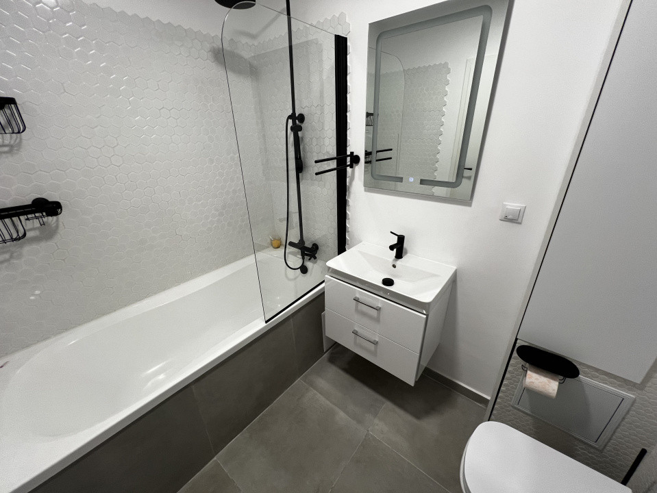 Apartament de 2 camere, 43 mp, parcare, zona Eroilor