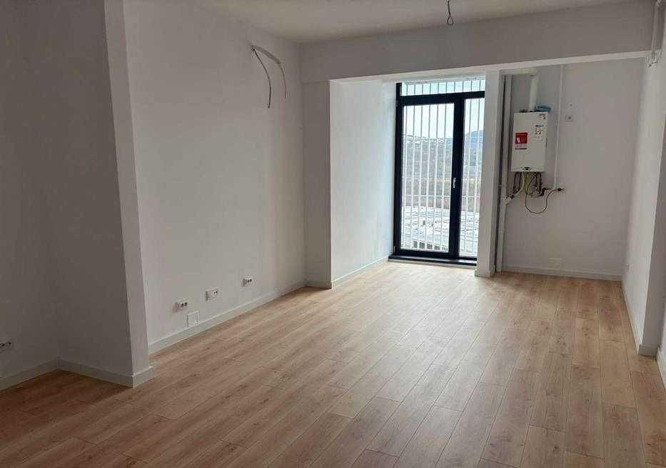Apartament de 2 camere, finisat, 49 mp, parcare, zona Vivo