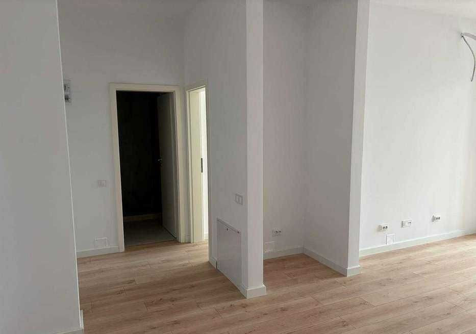 Apartament de 2 camere, finisat, 49 mp, parcare, zona Vivo