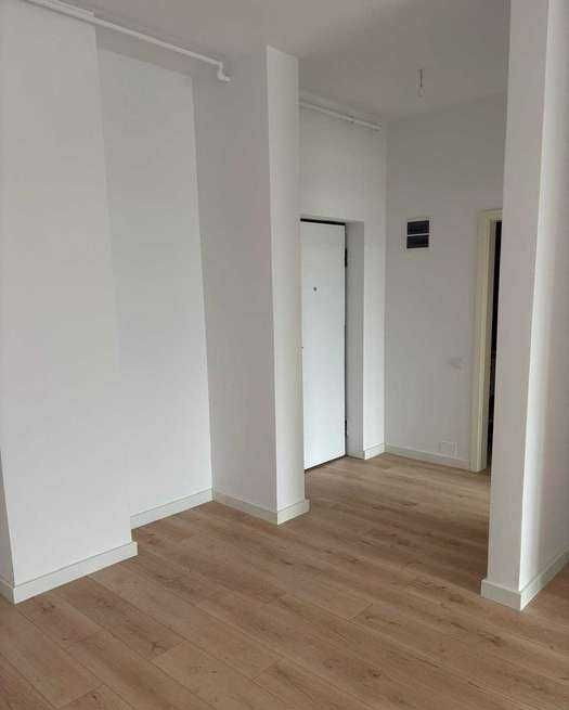 Apartament de 2 camere, finisat, 49 mp, parcare, zona Vivo