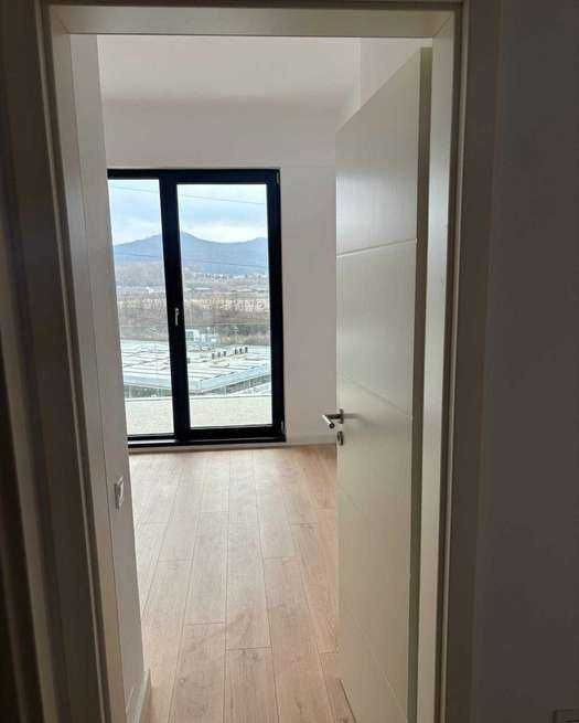 Apartament de 2 camere, finisat, 49 mp, parcare, zona Vivo
