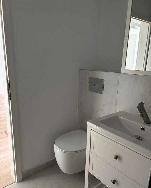 Apartament de 2 camere, finisat, 49 mp, parcare, zona Vivo