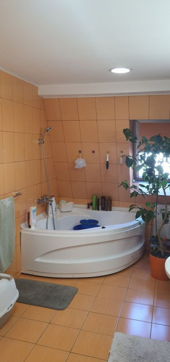 Apartament de 3 camere, 89 mp, parcare, Muzeul Apei