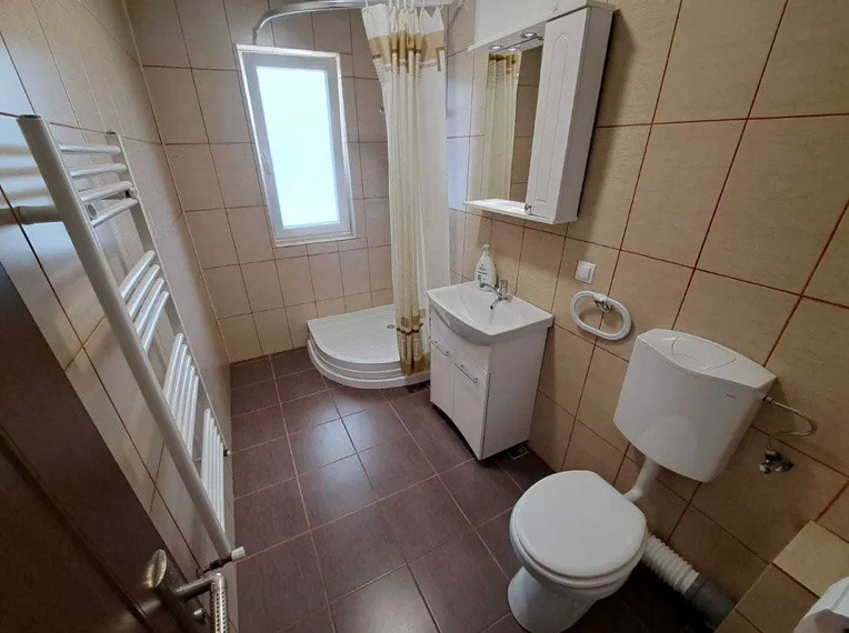 Apartament de 2 camere, ideal pt investitie, 42 mp, str Sesul de sus