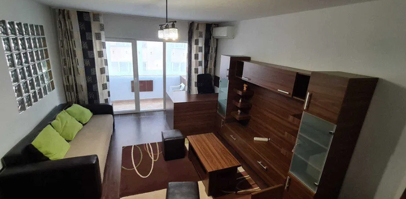 Apartament de 2 camere decomandate, 60 mp, parcare, str Florilor