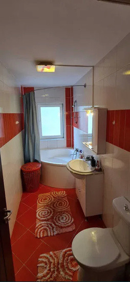 Apartament de 2 camere decomandate, 60 mp, parcare, str Florilor