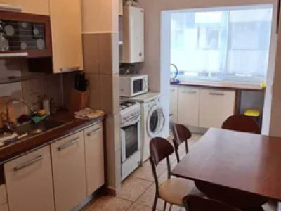 Apartament de 2 camere decomandate, 60 mp, parcare, str Florilor