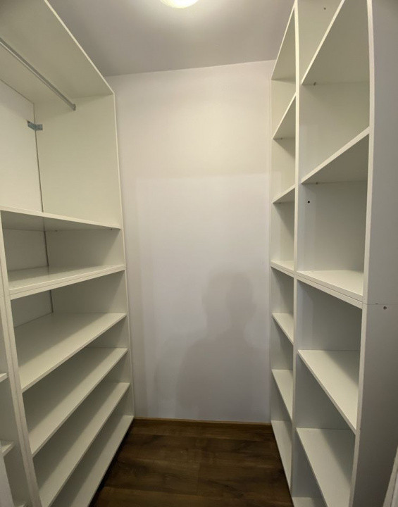 Apartament de 2 camere, 40 mp, parcare, zona Catanelor